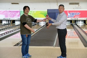 トロフィー返還-min