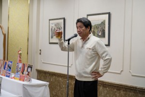 高田執行役員乾杯-min